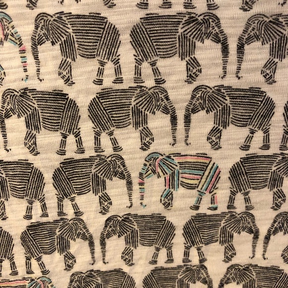 Elephant top! - Picture 2 of 3